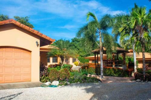 New! 600 Steps From Junquillal Beach - Casa Mariposa Unit 1