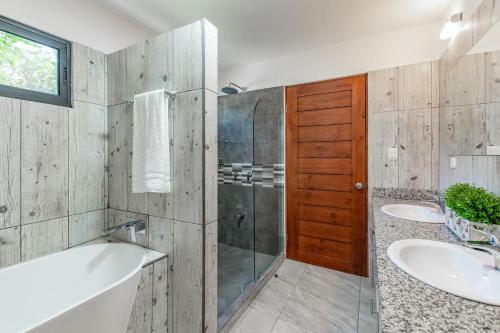 Brand-new 3-bedroom With Pool Near Beach