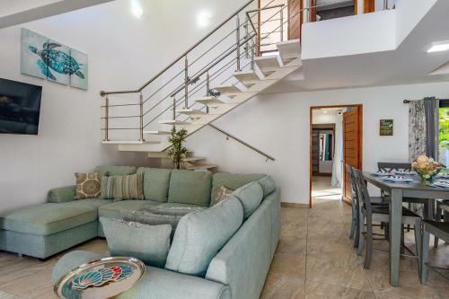 Brand-new 3-bedroom With Pool Near Beach