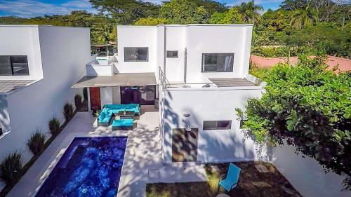 Brand-new 3-bedroom With Pool Near Beach