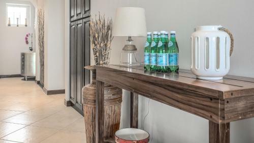 2-bedroom Ocean-view Condo In Flamingo With Pool