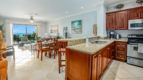 2-bedroom Ocean-view Condo In Flamingo With Pool