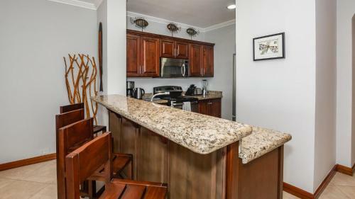 2-bedroom Ocean-view Condo In Flamingo With Pool