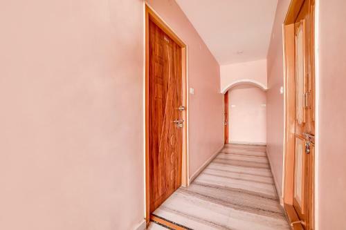 Hotel Oyo 65103 Hashmi Residency