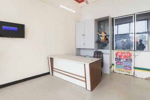 Spot On 67044 Hotel Kuber Guest House