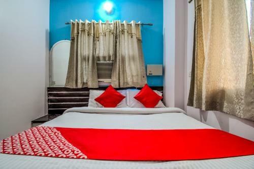 Hotel Vaccinated Staff - Oyo 14993 Rp Palace