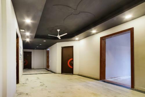Hotel Collection O 39643 Chandan Hola Rd