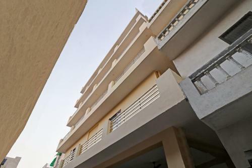 Oyo 86530 Hotel Empire Inn