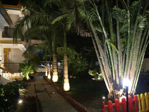 Hotel Rajmahal Beach Resort