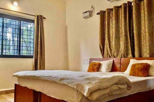 Mountain View Villa With Private Terrace, Candolim