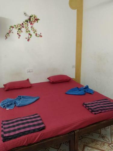 Hostal T.g.i Friday Guest House
