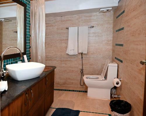 Hotel Chamong Chiabari Mountain Retreat