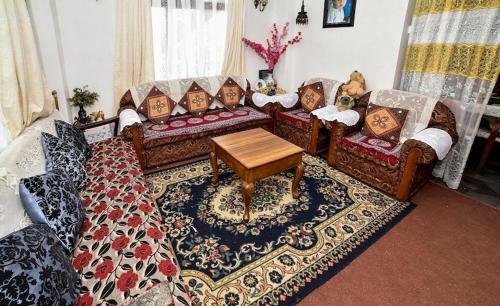 Bed & Breakfast Himalaya Inn Gharbas