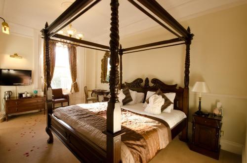 Hatton Court Hotel