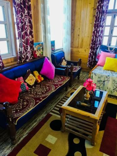 Solitude In Himalayas, Cottage