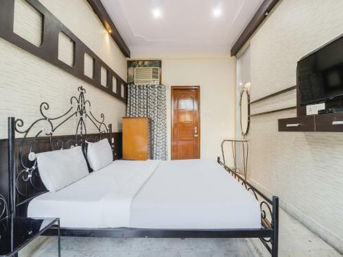 Collection O 83443 Hotel Anmol