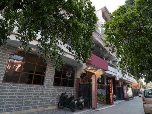 Collection O 83443 Hotel Anmol