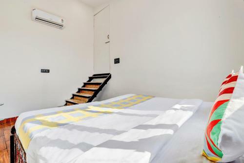 Hostal Oyo Home 78084 Lavish Penthouse