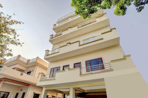 Hostal Oyo Home 78084 Lavish Penthouse