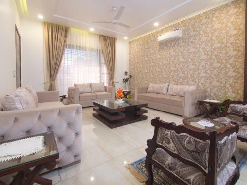 Spacious, Aesthetically Designed 3-br Apartment - 3 Mins Walk From City Center