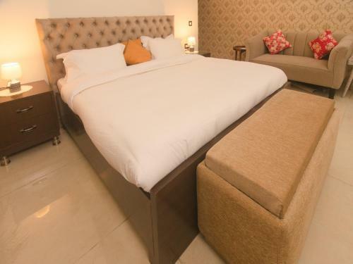 Spacious, Aesthetically Designed 3-br Apartment - 3 Mins Walk From City Center