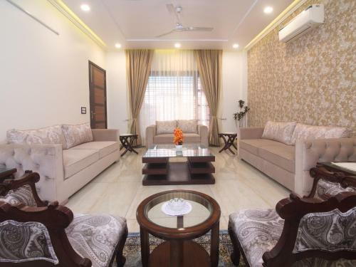 Spacious, Aesthetically Designed 3-br Apartment - 3 Mins Walk From City Center