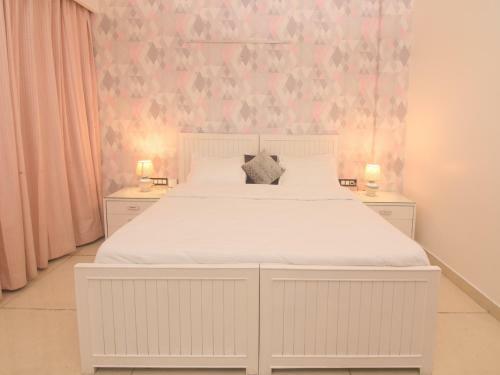 Spacious, Aesthetically Designed 3-br Apartment - 3 Mins Walk From City Center