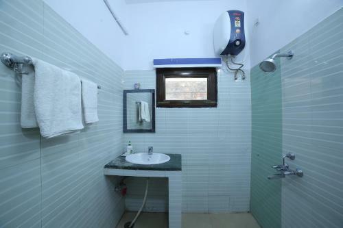 Saffronstays Ghughuti Ku Baasa