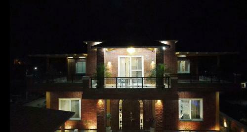 Lodge Yt Mansion