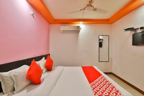 Oyo 24921 Hotel Shree
