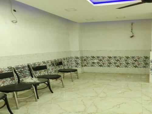 Spot On 80956 Hotel Radhee Milan