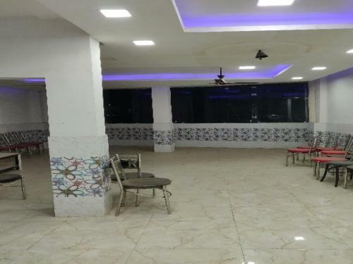 Spot On 80956 Hotel Radhee Milan