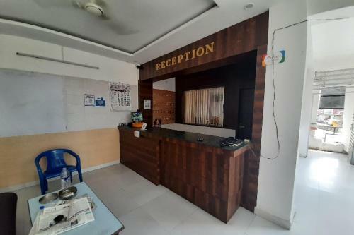 Oyo 81028 Hotel Viknesh - 2