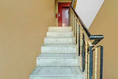 Oyo 85329 Hotel Vasee Residency