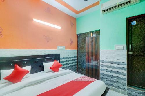 Oyo 77324 Hotel Shubham