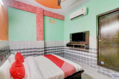 Oyo 77324 Hotel Shubham