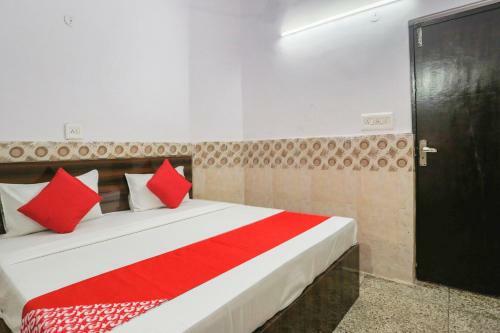 Oyo 81667 Hotel Mahak