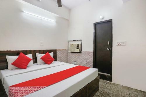 Oyo 81667 Hotel Mahak