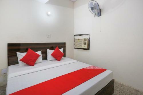 Oyo 81667 Hotel Mahak