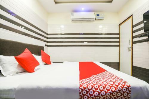 Vaccinated Staff - Oyo 71693 Starlight Hotel