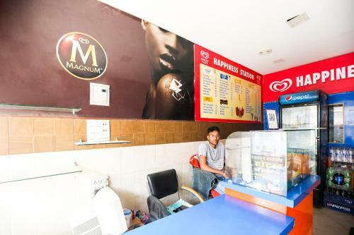 Vaccinated Staff - Oyo 71693 Starlight Hotel