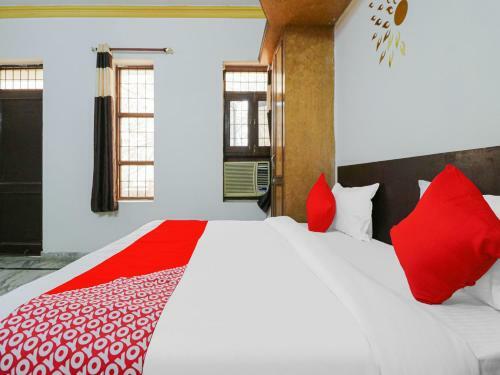 Oyo 85818 Hotel Peace