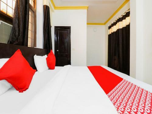 Oyo 85818 Hotel Peace