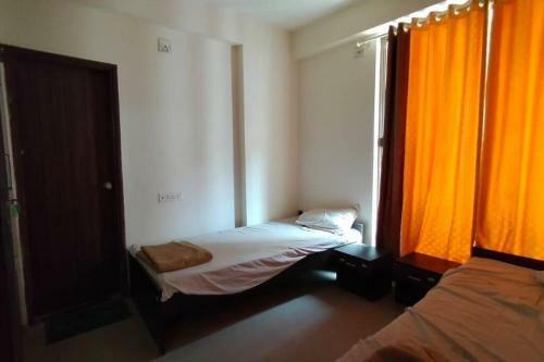 Entire 2 Bedroom Hall Kitchen Apartment Non Air Conditioned