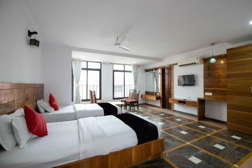 Collection O 49275 Hotel Suman City
