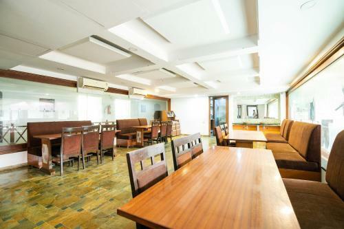 Collection O 49275 Hotel Suman City