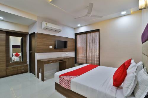 Oyo 35982 Hotel Blue Rock