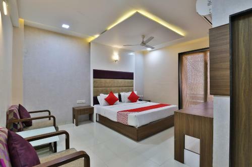 Oyo 35982 Hotel Blue Rock