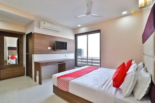 Oyo 35982 Hotel Blue Rock