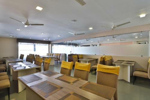 Oyo 35982 Hotel Blue Rock